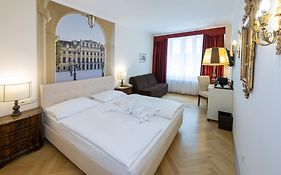 Hotel Royal Viena Exterior photo