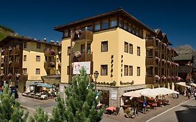 Hotel Touring Livigno Exterior photo