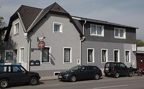 Pension Casa Topolino Wiener Neustadt Exterior photo