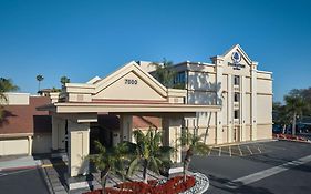 Hotel Doubletree by Hilton Buena Park Exterior photo