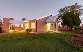 Flying Ostrich Guesthouse & Self-Catering Accommodation Mariental Exterior photo