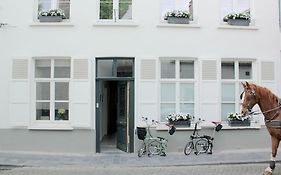 B&B Alphabet - Luxury Guesthouse And Art Gallery Brujas Exterior photo