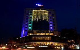 Hotel Olive Downtown Kochi Exterior photo