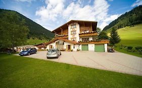 Hotel Gaestehaus Alpenblick Berwang Exterior photo