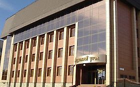 Hotel Medvezhy Ugol Surgut Exterior photo