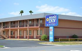 Deluxe Inn And Suites Weslaco Exterior photo