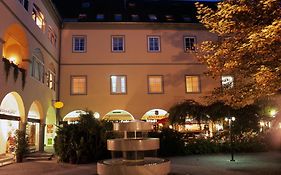 Hotel Goldener Brunnen Klagenfurt am Woerthersee Exterior photo