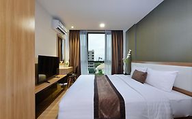 Ten Ekamai Suites By Aspira - Sha Certified Bangkok Exterior photo