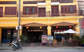 Old Town Guesthouse Kampot Exterior photo