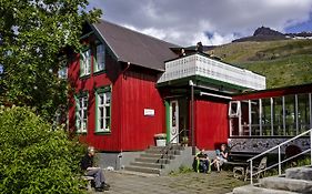 Hafaldan Hi Hostel, Old Hospital Building Seyðisfjörður Exterior photo