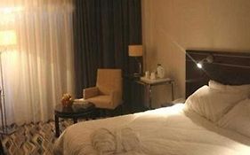 Ramada Hotel & Suites Amán Room photo