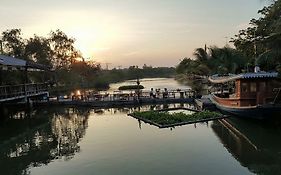 Country Lake View Hotel Suphanburi Exterior photo