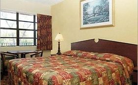 Econo Lodge Inn And Suites Fort Lauderdale Room photo