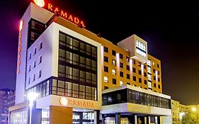 Hotel Ramada By Wyndham Oradea Exterior photo
