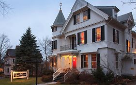 Lang House On Main Street Bed & Breakfast Burlington Exterior photo