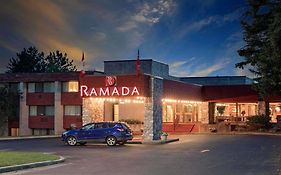 Ramada By Wyndham Pinewood Park Resort North Bay Exterior photo