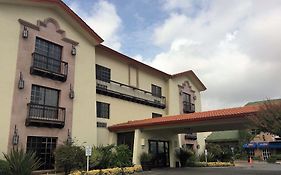 Quinta Dorada Hotel&Suites Saltillo Exterior photo