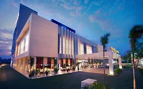 Atria Hotel&Conference Malang Exterior photo