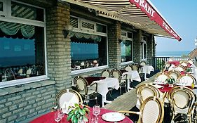 Logis Hotel Du Casino Restaurant Le Mathelia Vierville-sur-Mer Exterior photo