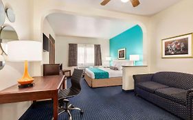 Howard Johnson By Wyndham San Antonio Hotel & Suites Exterior photo