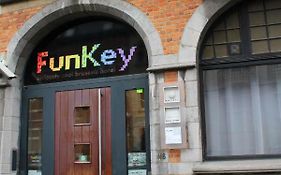 Funkey Hotel Bruselas Exterior photo