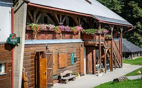 Hotel Penzion Tyra Trinec Exterior photo