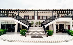 Hotel The Mansion Mabalacat Exterior photo