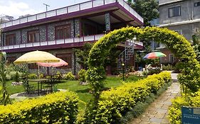Galaxy Inn Guest House Pokhara Exterior photo