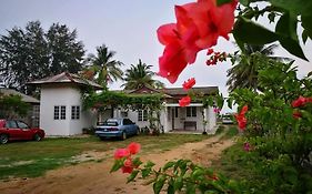 Ala Beach Lodge - Markisa Homestay Bachok Exterior photo