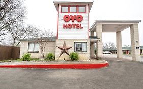 OYO Hotel San Antonio near AT&T Center Exterior photo