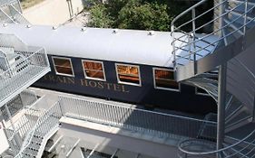 Train Cabin Hostel Bruselas Exterior photo
