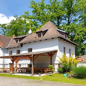 Hotel Penzion Prátr Třeboň Exterior photo