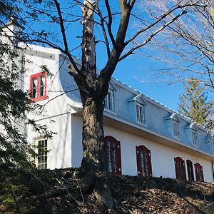 Le Clos des Brumes Bed and Breakfast Chateau Richer Exterior photo