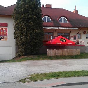 Restaurant-Penzión HEVIL Hlučín Exterior photo