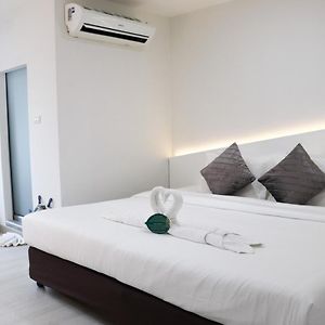Bed By Boat Hotel y Apartamento Nonthaburi Exterior photo