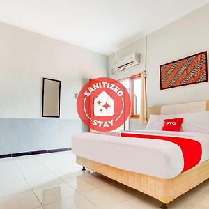 Hotel Oyo 3338 Wisma Anugerah Syariah Solo Exterior photo
