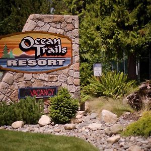 Ocean Trails Resort Parksville Exterior photo