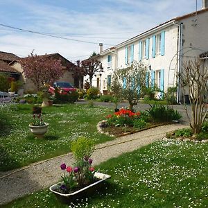 Les Hirondelles Du Paradis 6 Rue Des Oiseaux Bed and Breakfast Beaulieu-sur-Sonnette Exterior photo