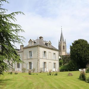 Les Hôtes du Prieuré Bed and Breakfast Treize-Vents Exterior photo