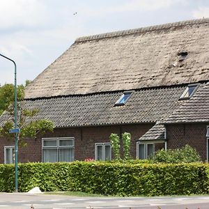 Logerenbijonsz Bed and Breakfast Berghem Exterior photo