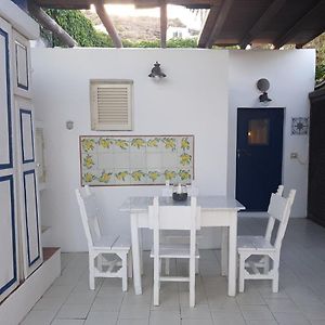 Apartamento Con I Piedi Nell'Acqua Estrómboli Exterior photo