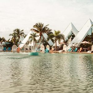 Hotel Pyramids In Florida Estero Exterior photo