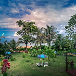 Oasis Bluff Beach Bed and Breakfast Bocas del Toro Exterior photo