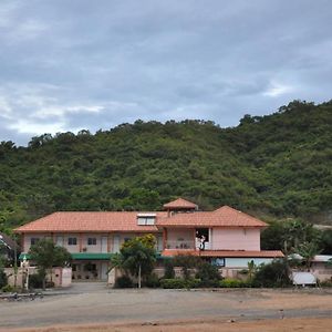 Wattana Hill Resort Sattahip Exterior photo