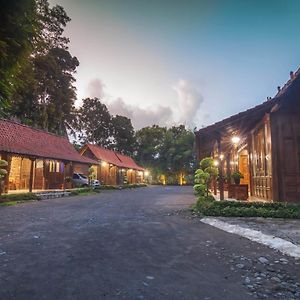 Hotel The Omah Borobudur Magelang Exterior photo