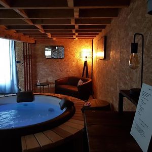 Au Soleil Vert - Chambre de charme avec spa et sauna privés Zeggers-Cappel Exterior photo