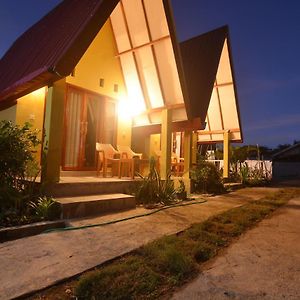 Bale Baleku Homestay Praya Exterior photo