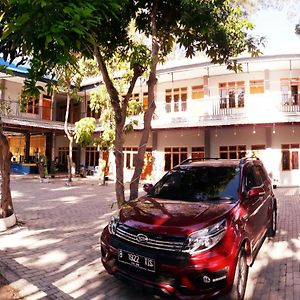 Hotel Pondok Wisata dan Restoran Elim Waingapu Exterior photo