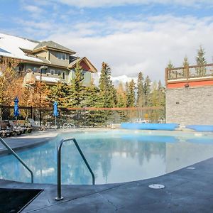 Fenwick Vacation Rentals Suites With Pool & Hot Tubs Canmore Exterior photo