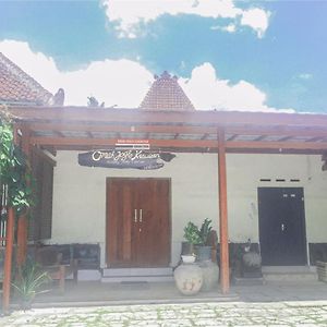Hotel Ndalem Joglo Krawitan Syariah Yogyakarta Exterior photo